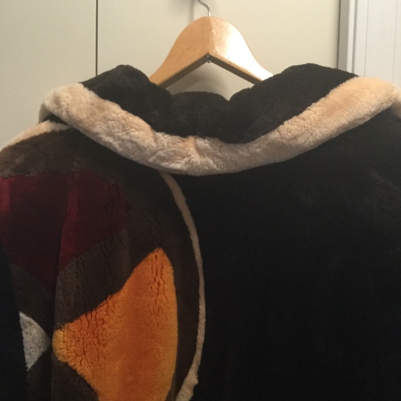 Beautiful fir coat - Picture 3 of 5